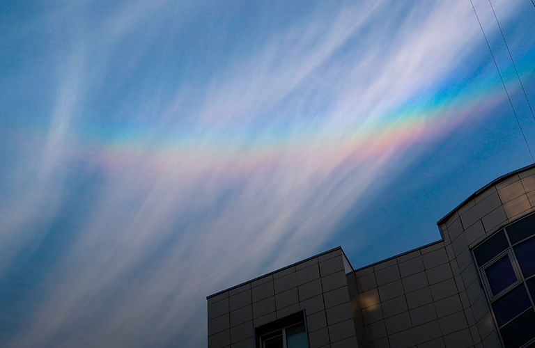Радуга-улыбка и пляски северной авроры: чарующий взор небосвод над Владимиром