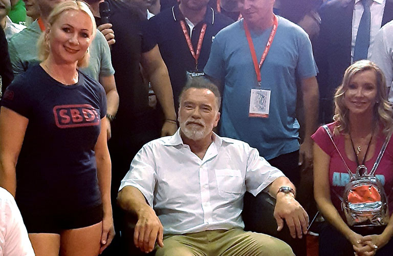 За что Арнольд Шварценеггер пожал руку ковровской спортсменке?