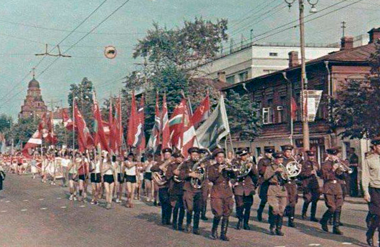 История майских праздников во Владимире: яркие шоу и статуя Свободы