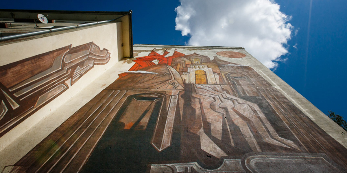 Стрит-арт патруль: ищем огромное панно на фасаде дома и большущий ролл