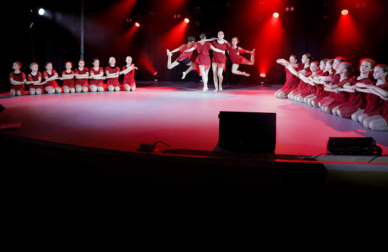 Эстрада? Надо! История молодой юрьевецкой танцшколы, устраивающей шоу