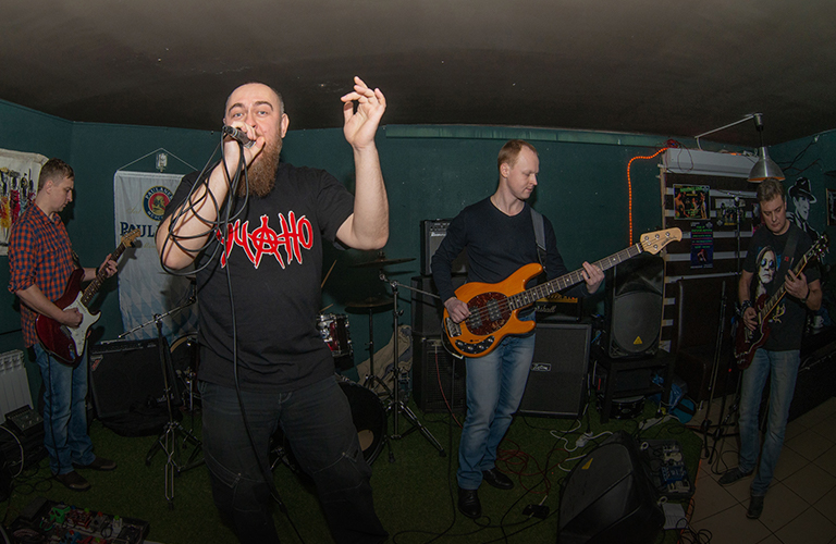 Олдскульные андеграунд-панки «УЧАНО» про подсознательную абстракцию и новые синглы