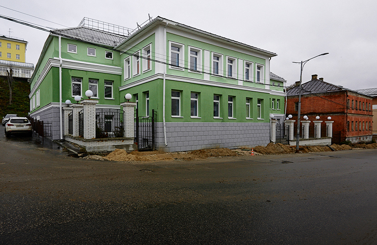 Улица Карла Маркса, где мирно сосуществовали церковь, трактиры, казармы и обывательские дома