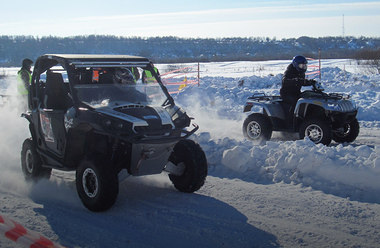 «Валим» боком: снежные гонки на «УАЗиках», «Нивах» и вездеходах