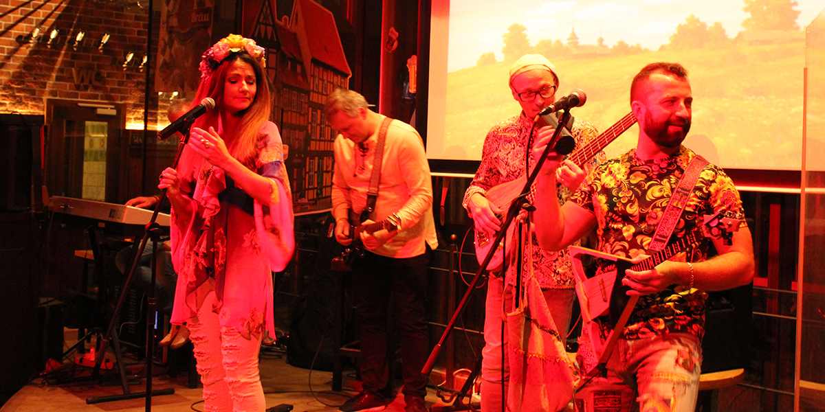 Владимирский фолк-бэнд «Колокол» заставил людей смеяться и танцевать до изнеможения