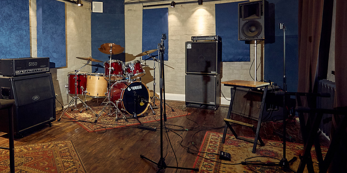 Место, где играет цивильный андеграунд: эклектика универсальной репбазы во Владимире