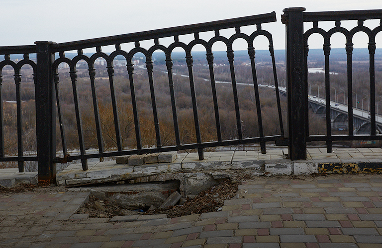 «33 несчастья» центра Владимира — покосившаяся ограда, аварийная лестница и другие