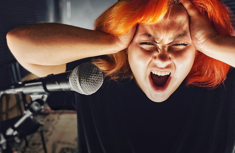 «Некоторые даже на слезу пробивают», — певица владимирского караоке о местной публике