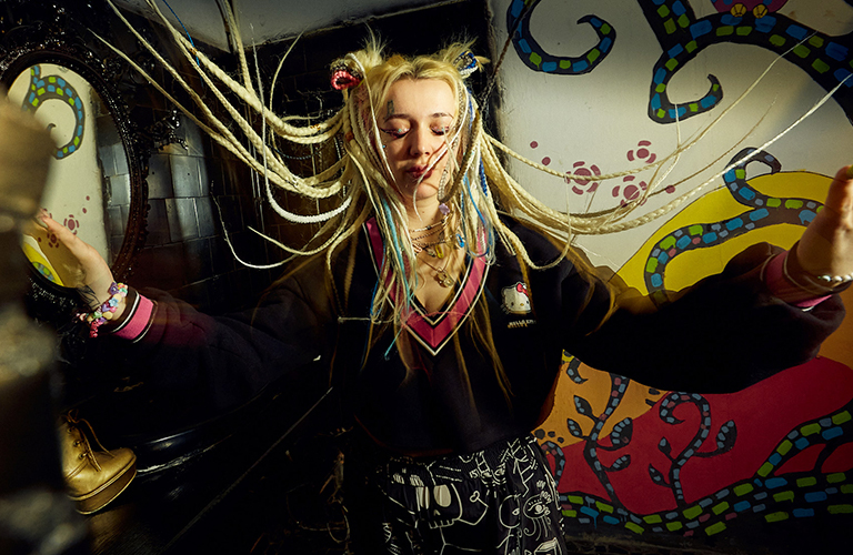 Бунт против гламура! Рок-стиль в эксцентричных образах Юлии Медведковой