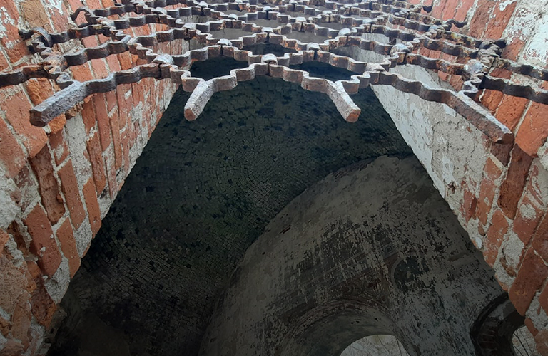 Холмы, пруды да заброшенный храм старинного села Никульское