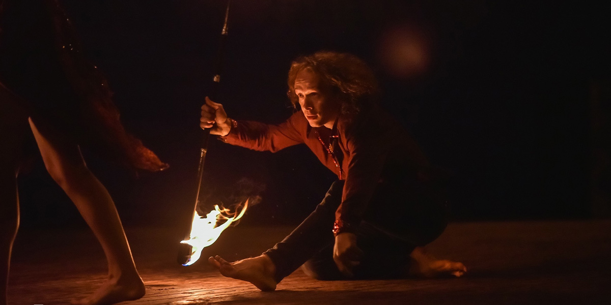 Победитель Всероссийского фестиваля светового шоу о работе с огнем и страхе