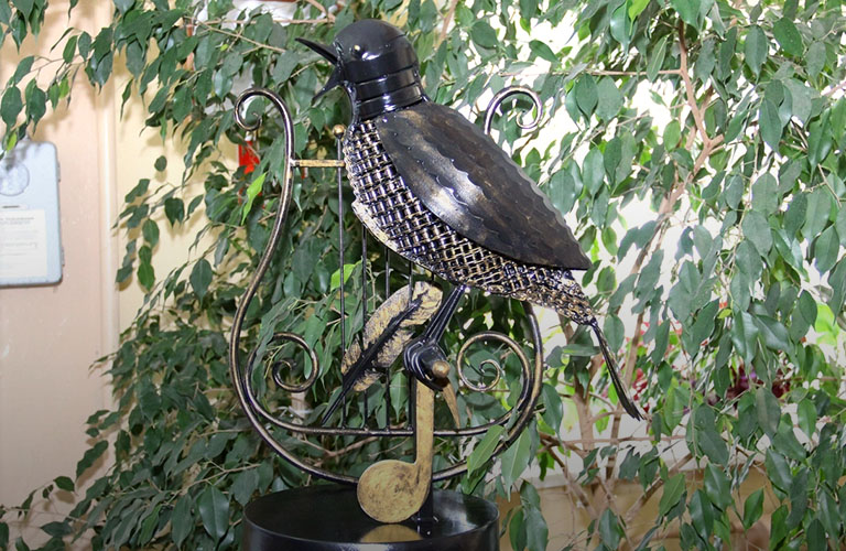 Из запчастей и позолоты. Новый вязниковский арт-объект во всей красе