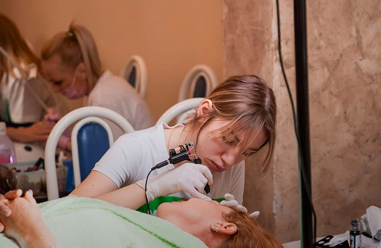 Мастер, который бесплатно помогает вернуть женственность и полюбить свое тело