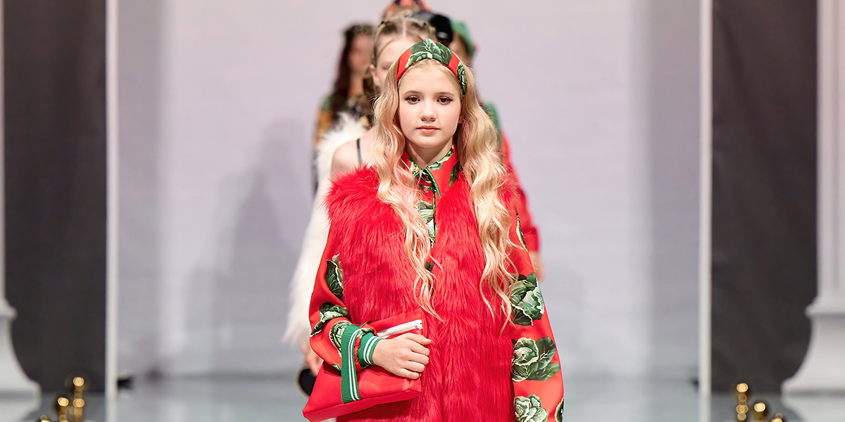 Меха и матрешки: дизайнер из Владимира представила русскую коллекцию на Неделе моды в Москве