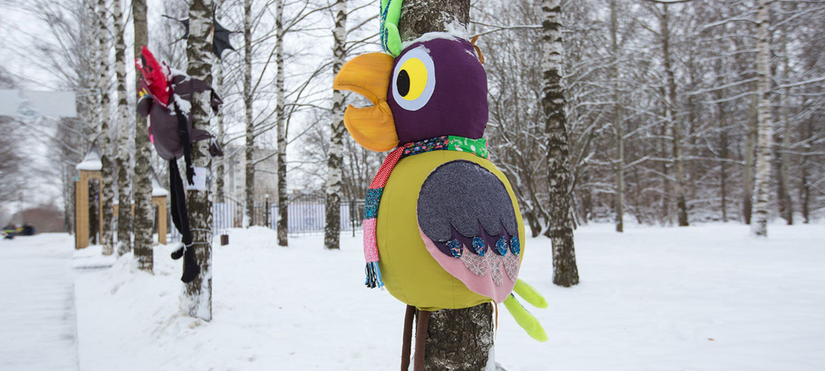 Схватка мультяшек: Кто лучше всех одел деревья в парке?