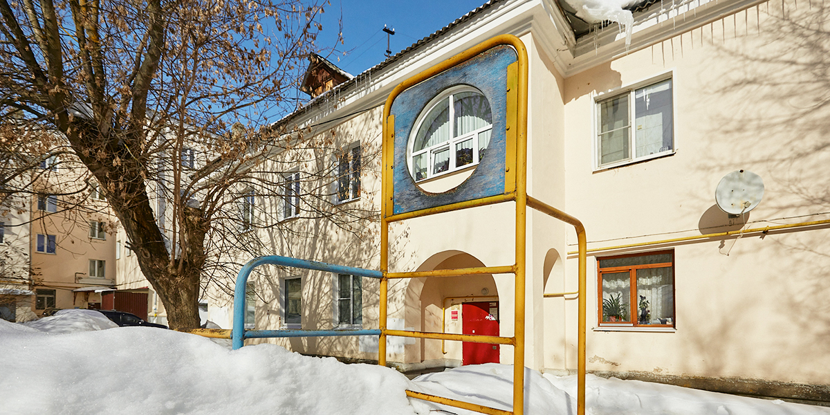 Немцы, комсомольцы и писательница Татьяна Полякова на улице Асаткина