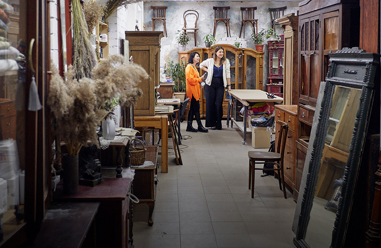 Буфет графини Уваровой, трофейный комод и огромное зеркало. Раритеты из мастерской владимирского реставратора