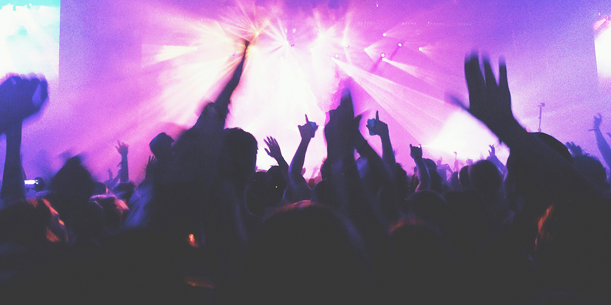 Дым с ментолом группы «Нэнси» или солнышко в руках от Demo? Волна ностальгии накроет город