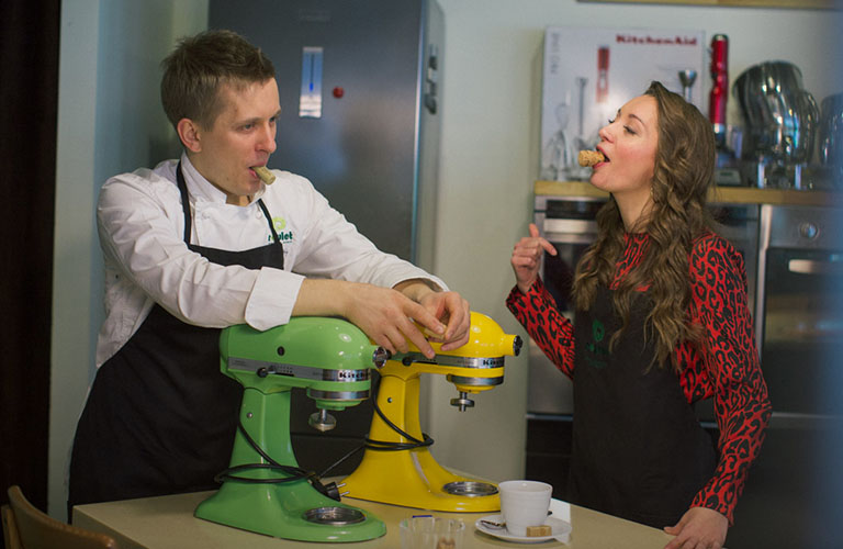 «Кулинарный ответ»: Салат с тропическим «огоньком» и поэтическим настроением