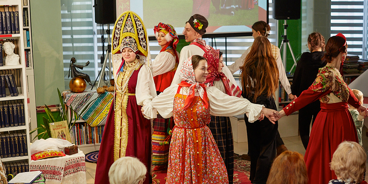 Зачем мужчины носили платок, а девушки прыгали в поневу? Свадебные секреты прошлого