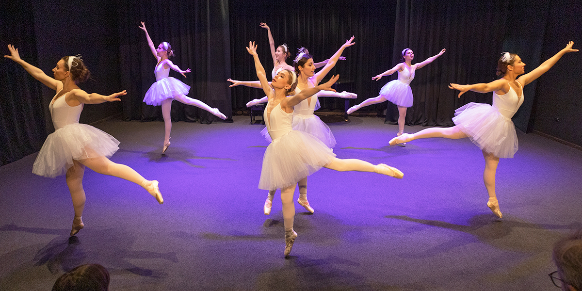 «Снежная королева» — уникальный спектакль, объединивший любительский балет и воздушную гимнастику