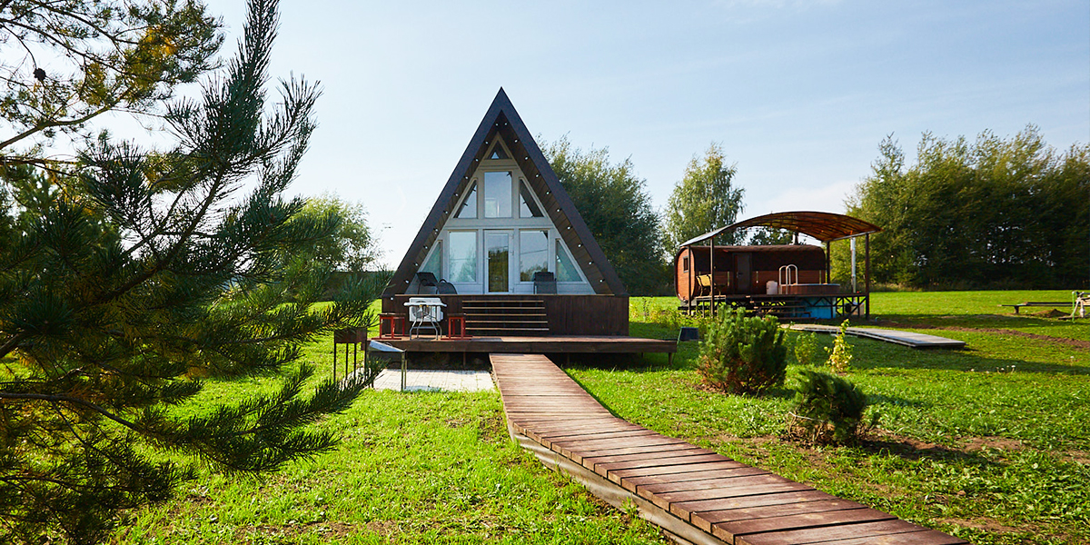 Двухэтажный кемпинговый дом А-frame: идеальное место для отдыха в тишине