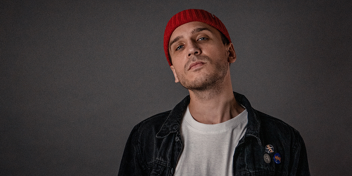 Концерт в заброшенном ангаре, или Новый клип владимирских музыкантов ataka