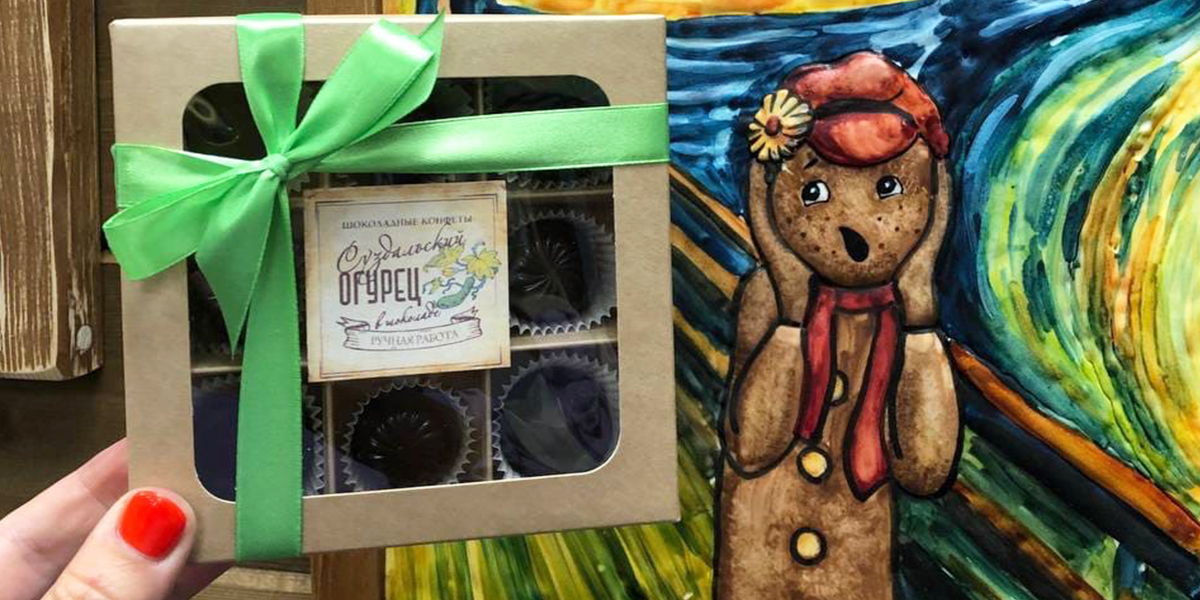 Огурец в шоколаде, открытки с дыркой, объемное панно. Владимирские сувениры вновь отличились
