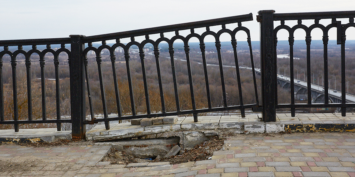 «33 несчастья» центра Владимира — покосившаяся ограда, аварийная лестница и другие