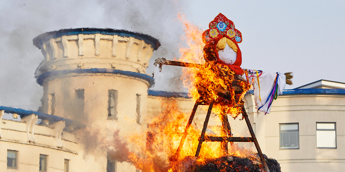 Пятиметровое чучело, огненное шоу и другие масленичные забавы во Владимире и Суздале
