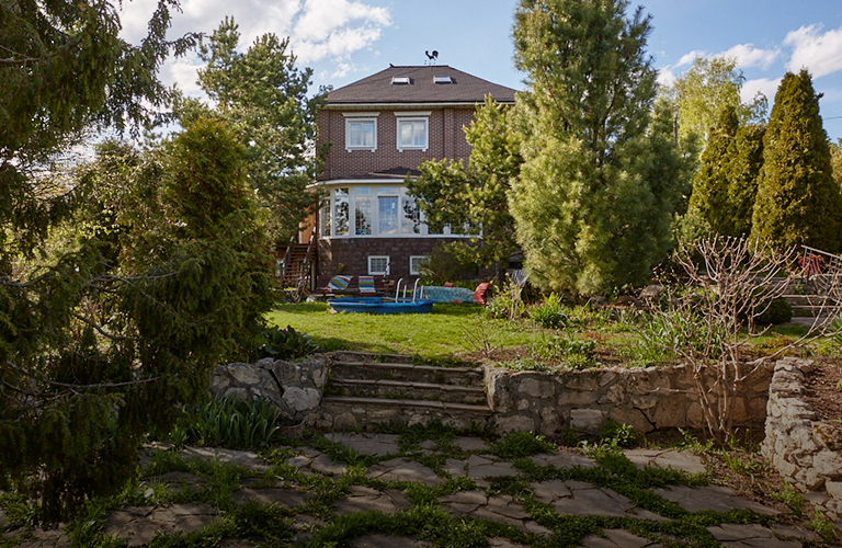 Как фантастическая декорация к фильму: многочисленные коллекции и французский уголок в доме Елены Маньенан