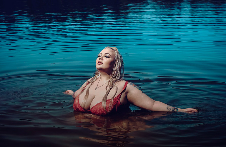 Владимирская XL-модель о принятии своего тела, комплексах, агрессии и сексе