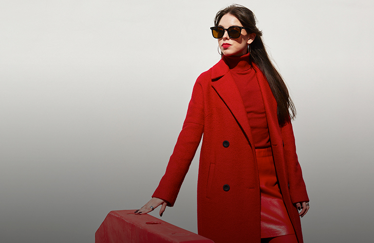 Монохромный красный или фиолетовая экошуба? Весенние look`и визажиста с индивидуальным стилем