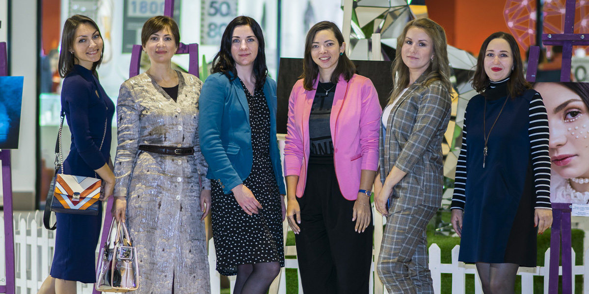 «Её глазами»: Выставка шести женщин-фотографов