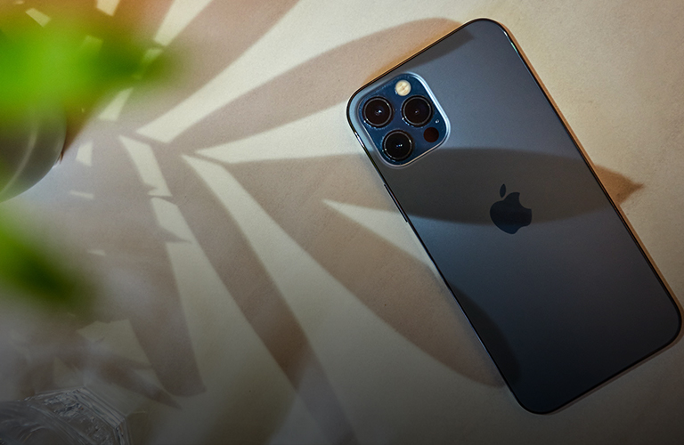 Маски и фильтры не пригодятся: обзор iPhone 12 Pro блогера Сони Анисимовой