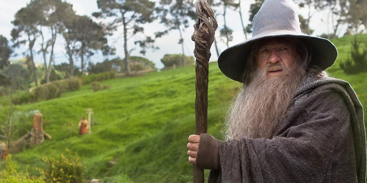 Гендальф, квиддич и Делориан. В каких локациях Владимира нейросеть спрятала киноотсылки?