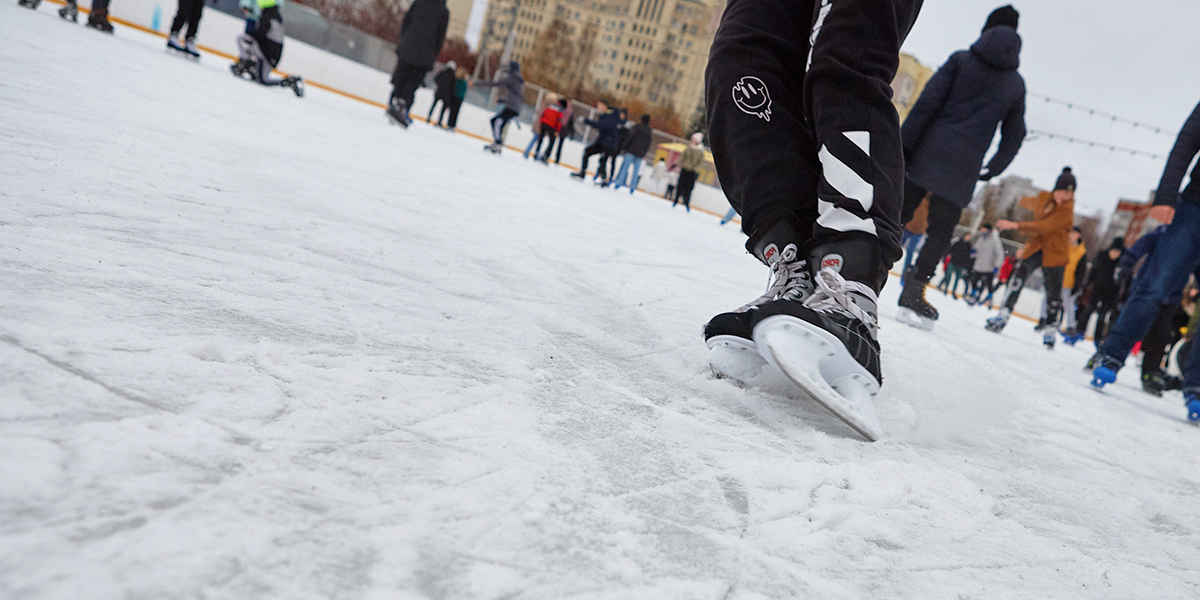 Сотни владимирцев пришли на открытие катка «Пингвин» во Владимире
