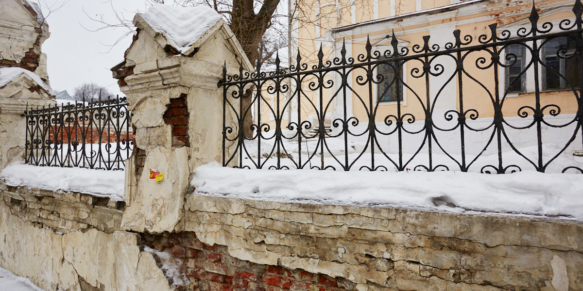 Космический театр сменит прописку, а ограду Николо-Кремлевской церкви восстановят?