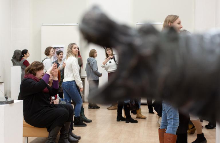 Эстетика обнаженного тела и невесомость скульптур на выставке Ильи Шанина