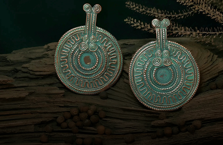 Кольцо «Кокошник», серьги «Корни» и «Прялки». Ювелир из Мурома представит в Москве уникальные украшения