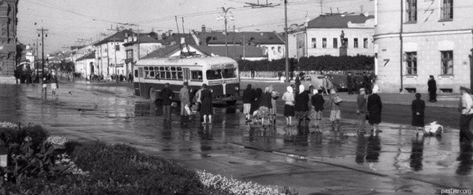 100 лет назад Соборная площадь называлась площадью Свободы