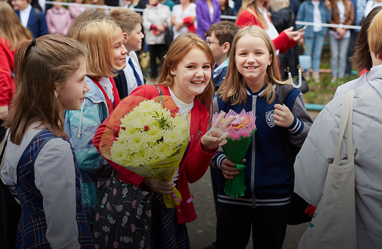Космические слойки и подарки для 18 тысяч первоклассников области от хлебокомбината
