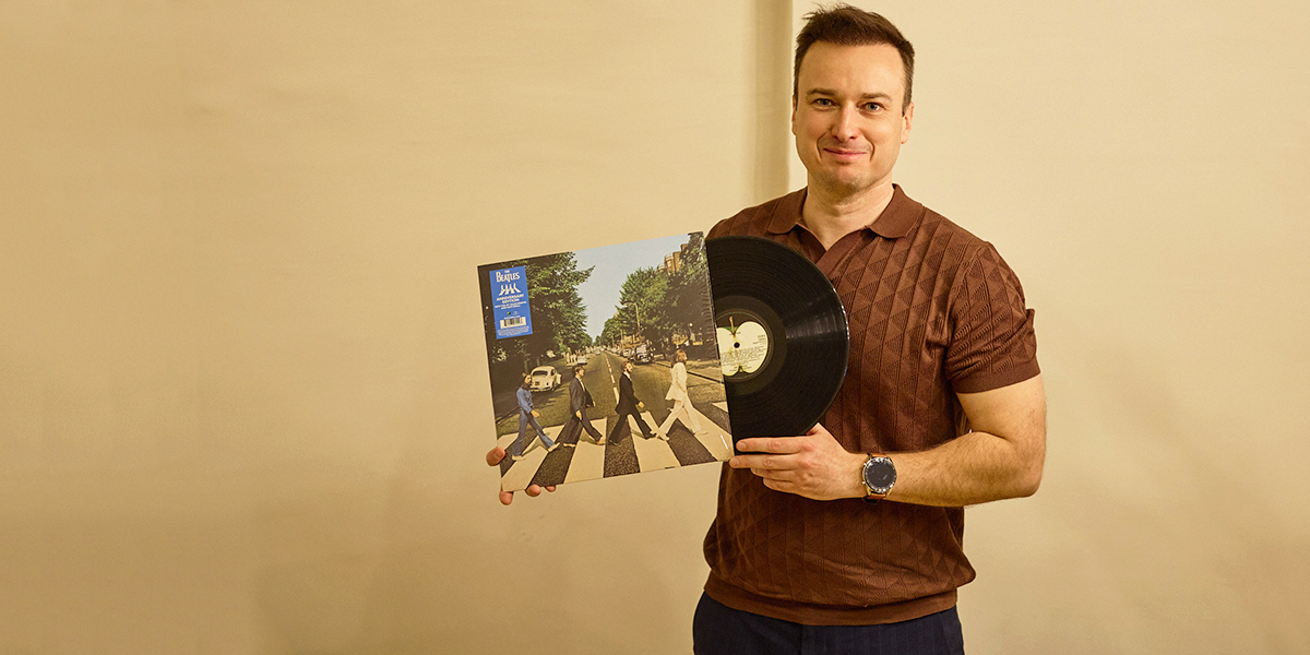 Между The Beatles и Багзом Банни. Полка с коллекцией винила владимирского диджея