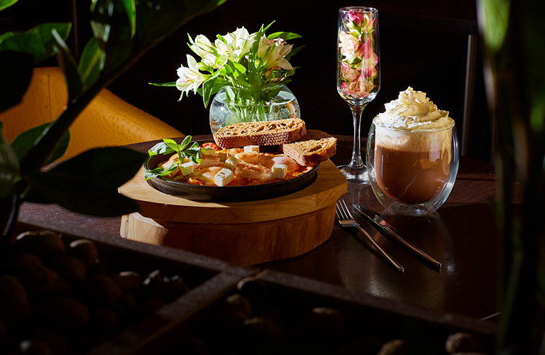 Шакшука с креветками или скрэмбл с лососем и красной икрой? 8 вариантов идеального завтрака