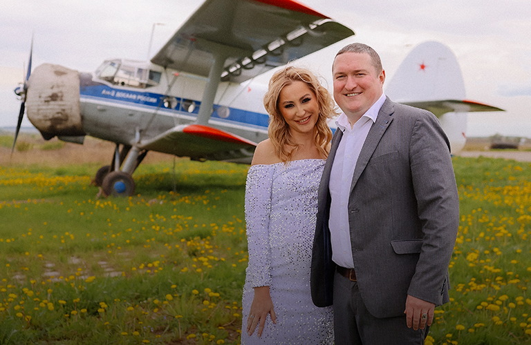 Гендер-пати на высоте! Пара из Гусь-Хрустального узнала пол будущего ребенка по цветному шлейфу в небе