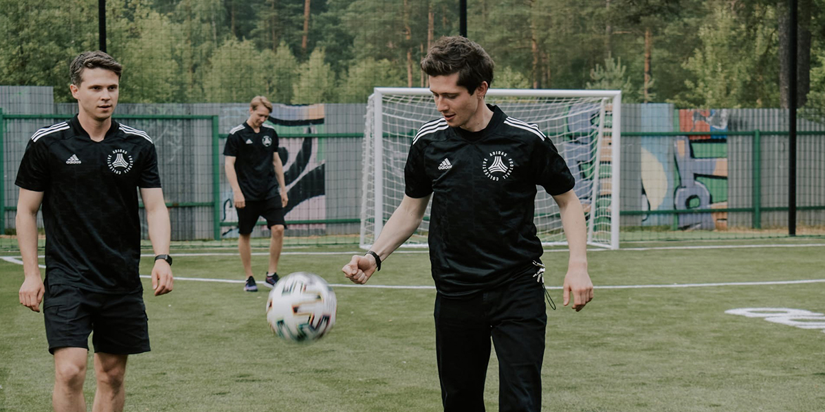 На школьном дворе в Гусь-Хрустальном открылось футбольное поле от Adidas и Юрия Дудя