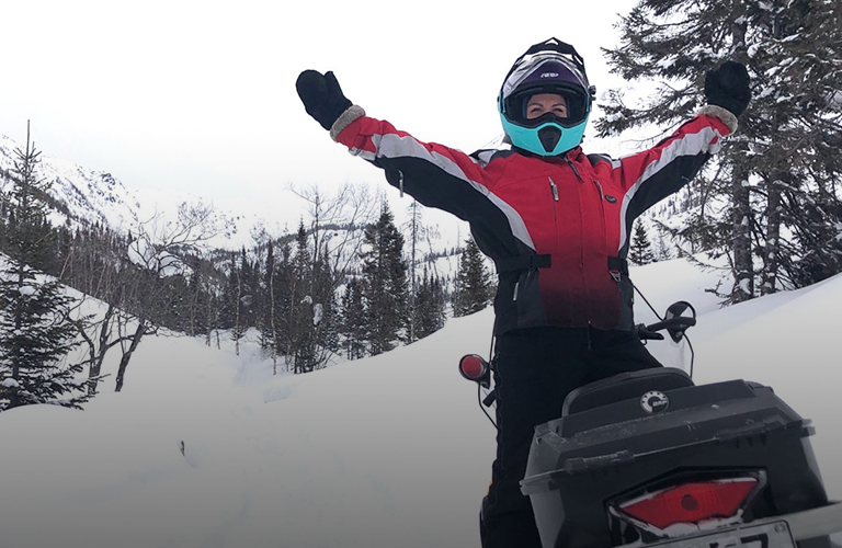 «Это испытание на выносливость»: «Королева России-2016» о путешествии по Байкалу на снегоходах