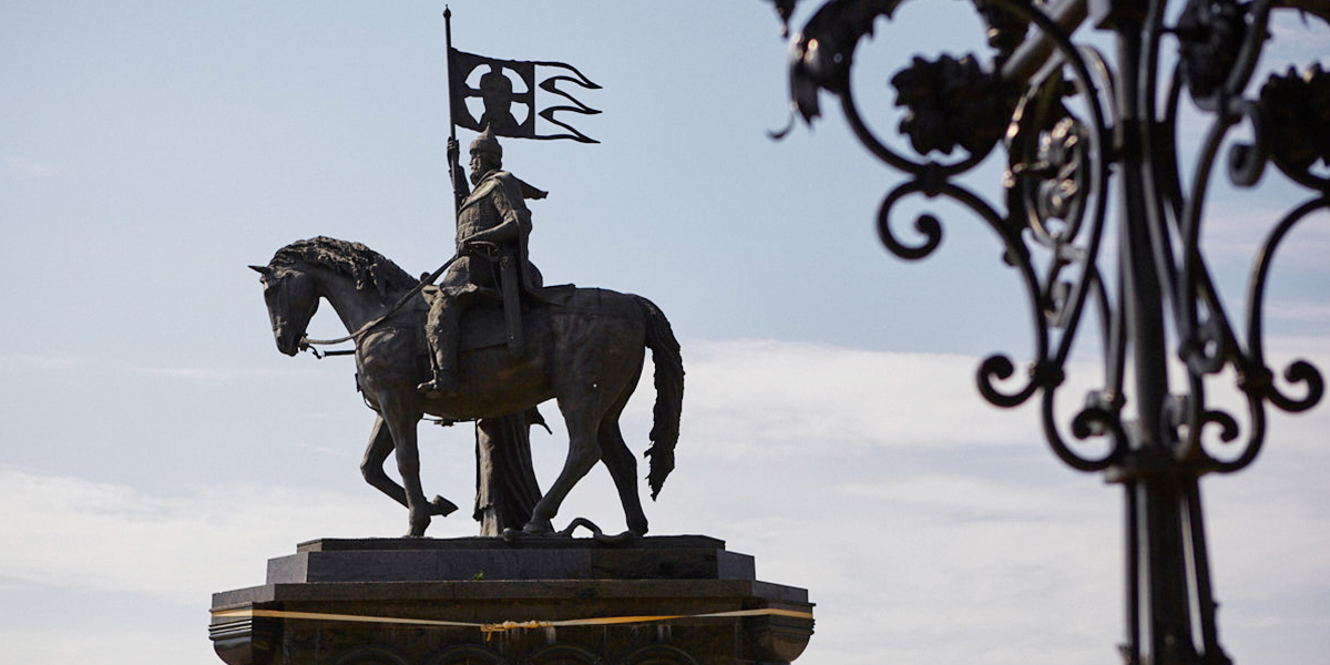 Памятник князю Владимиру частично разберут для реставрации, а поехавшую смотровую отремонтируют