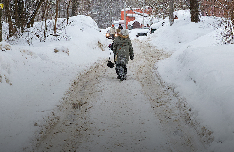 Тротуары-невидимки и крепости из сугробов — Владимир оказался в снежном плену