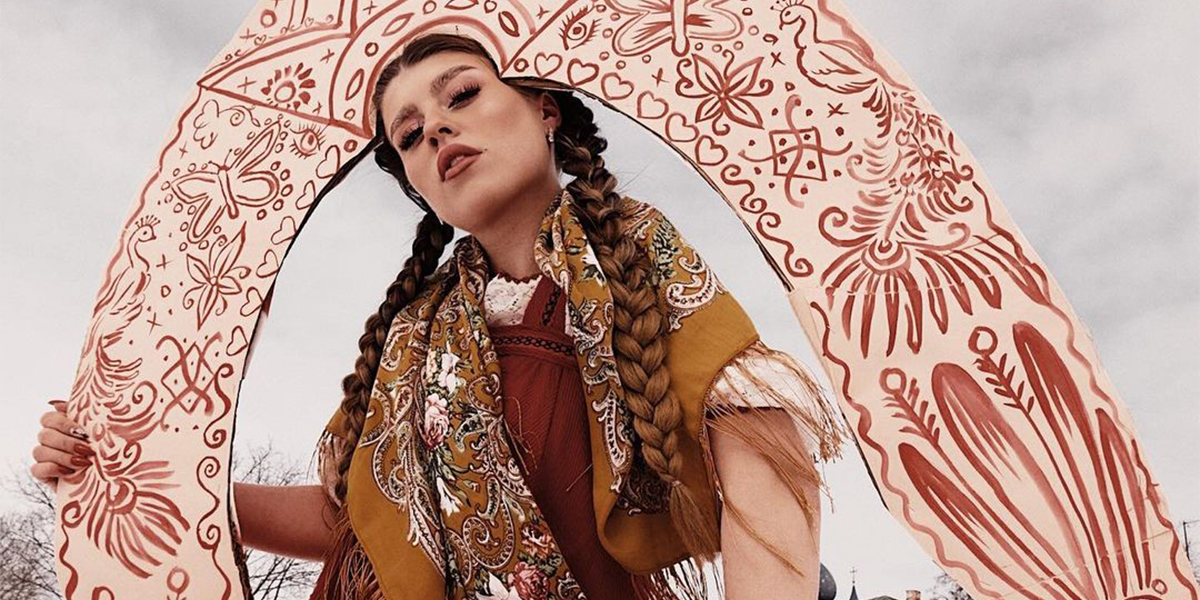 Запоздалая fashion-Масленица: огромный кокошник и сладкое «лицо этой весны»